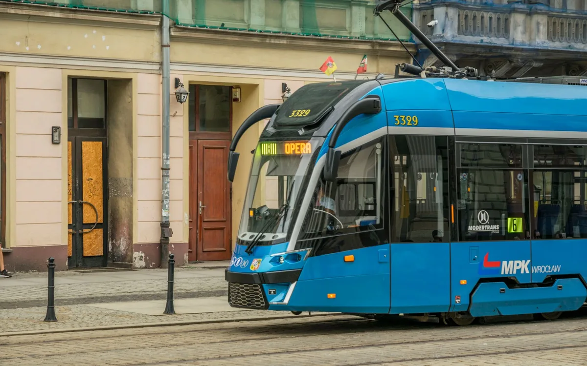 Rejestracja w Polsce: 14 dni, urząd i opłata 26 zł